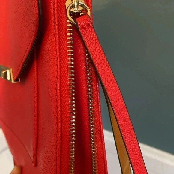 Stella and Dot red crossbody - gold accent - unzip to expand width - Picture 7 of 10